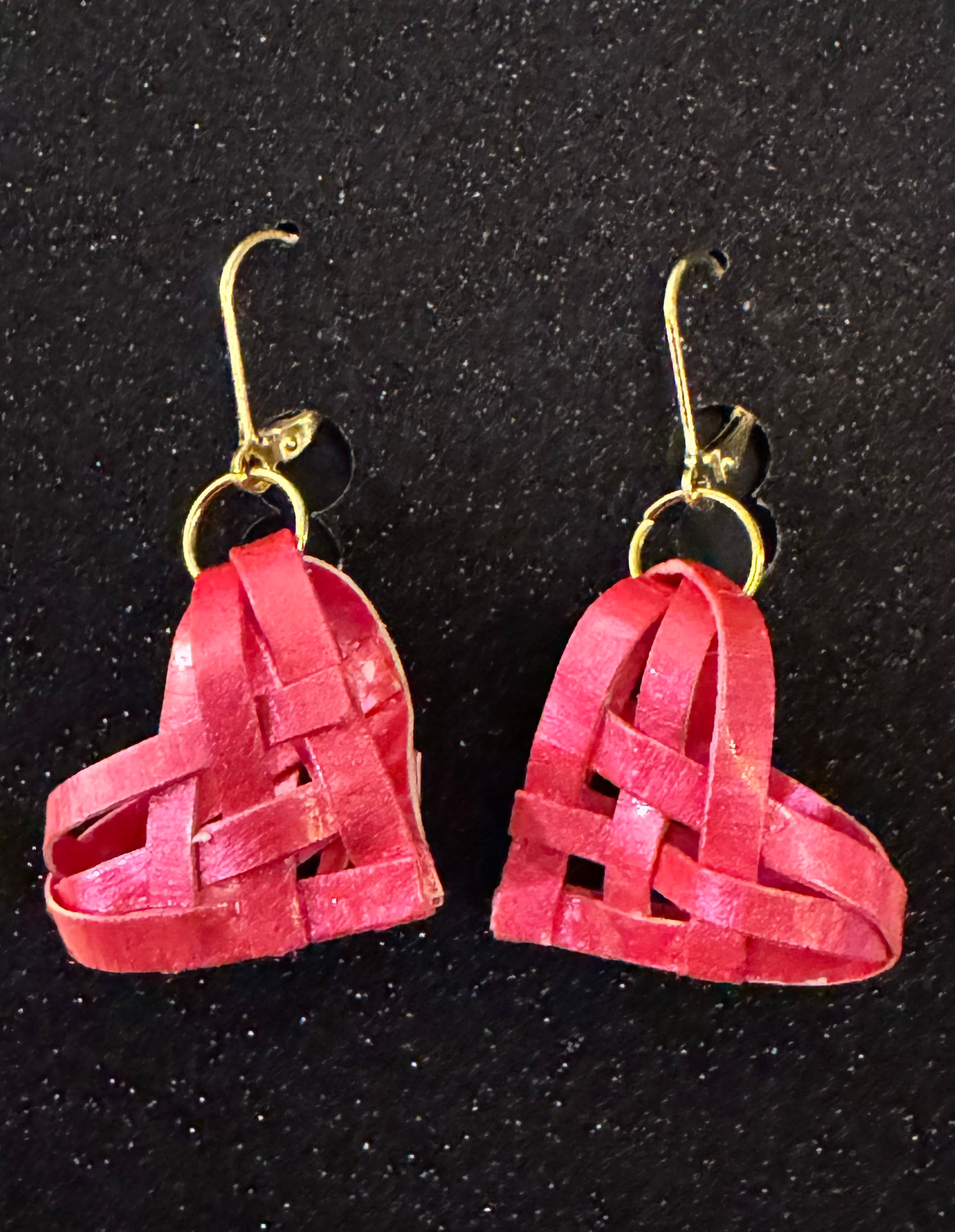 Single heARTwork Dangle Earrings