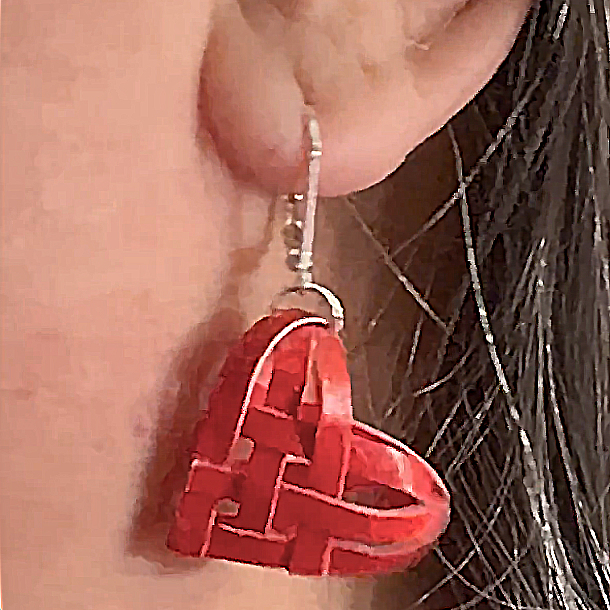 Single heARTwork Dangle Earrings